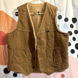 Vintage Wrangler vest. Tan, Sherpa lined, corduroy vest. Sized Large.
